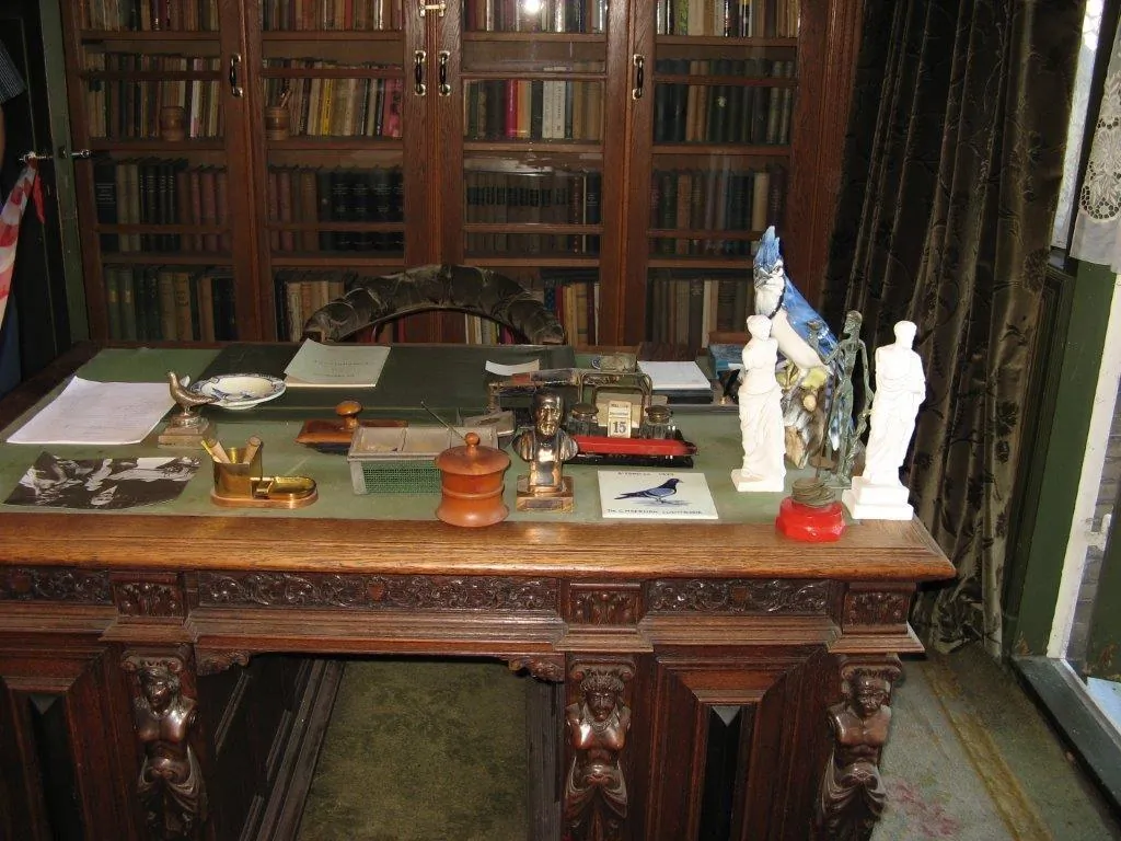 Het bureau in de studeerkamer